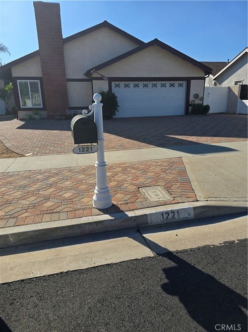 1221 N Foxton Cir, Anaheim, CA, 92807-2409 | Card Image