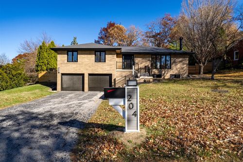 204 Parkview Dr, Bloomington, IL, 61701-2038 | Card Image