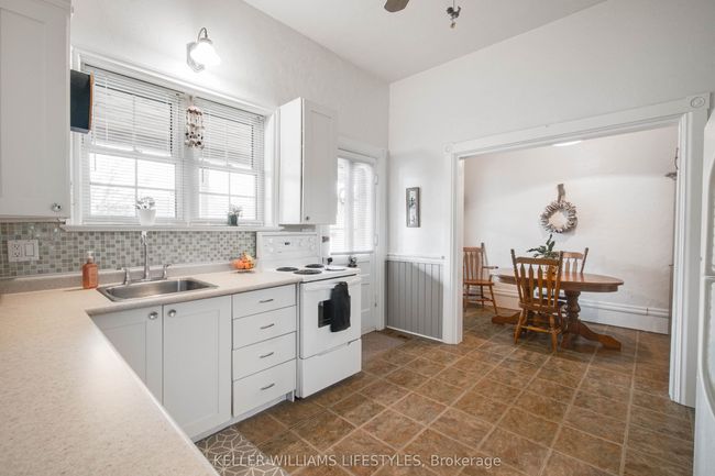 22 Prince St, House other with 2 bedrooms, 1 bathrooms and 6 parking in Forest ON | Image 9