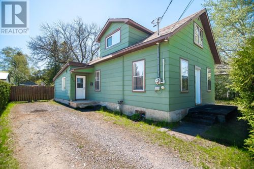 1008 Bronx Street, Pembroke, ON, K8A6G5 | Card Image