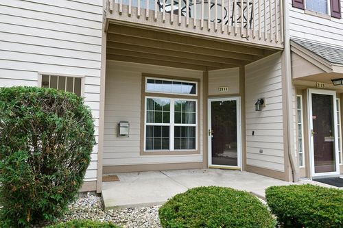 2111 W Vista Bella Drive, Oak Creek, WI, 53154 | Card Image