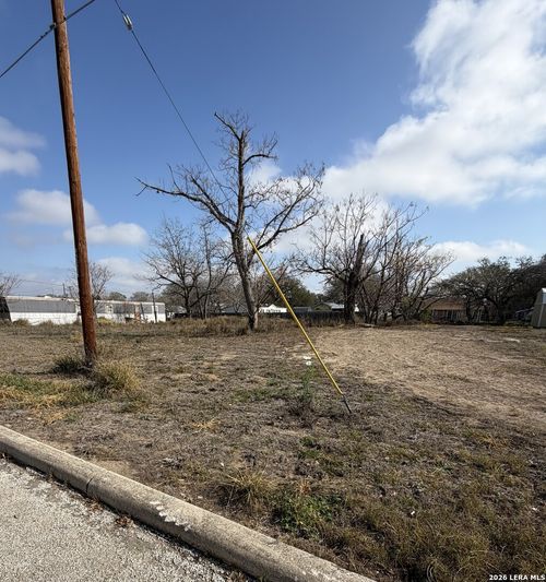 408 Harl St, Pleasanton, TX, 78064-3407 | Card Image