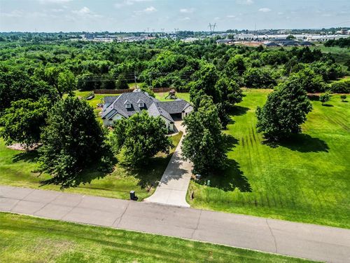 1000 E Whispering Oaks Ter, Mustang, OK, 73064-4869 | Card Image