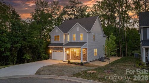 3883 12th St Ne, Hickory, NC, 28601-9679 | Card Image