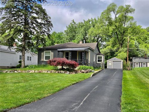 15349 Deering St, Livonia, MI, 48154-3401 | Card Image
