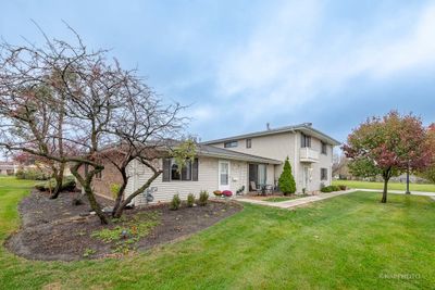 126 - 126 Cotuit Court, Home with 2 bedrooms, 1 bathrooms and 1 parking in Schaumburg IL | Image 3