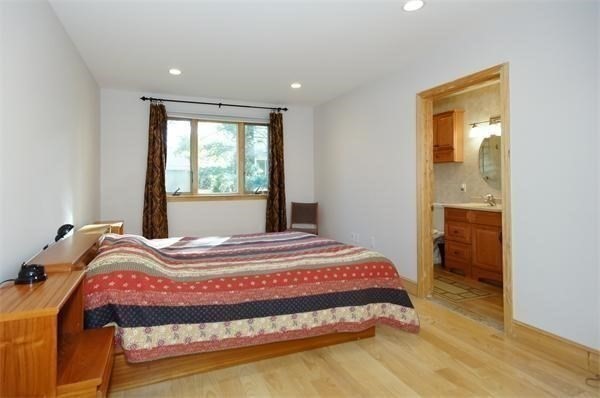 Residential Lease in Belmont 4