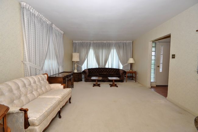 Any size furniture will easily fit in this livingroom. | Image 11