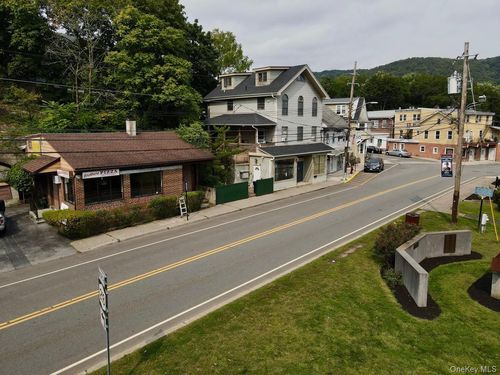 233 Main St, Highland Fls, NY, 10928-1711 | Card Image