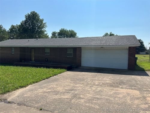 111 S Baker St, Copan, OK, 74022-4008 | Card Image