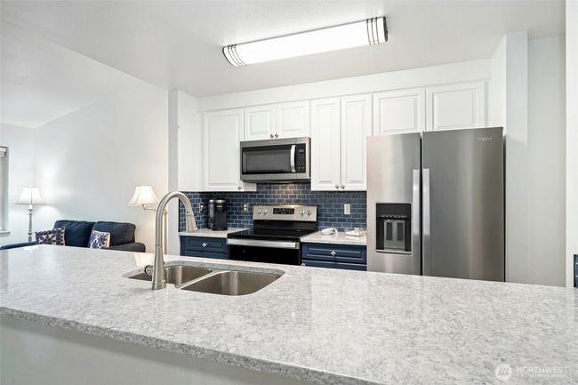 UNIT-206 - 901 E Marine View Dr, Condo with 2 bedrooms, 2 bathrooms and 2 parking in Everett WA | Image 4