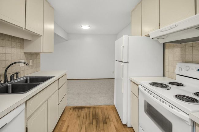 APT-208 - 4370 Brookside Ct, Condo with 1 bedrooms, 1 bathrooms and null parking in Edina MN | Image 5