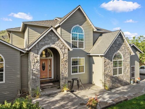 5153 Old Stage Rd, Central Point, OR, 97502-9792 | Card Image