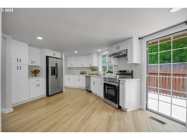 1111 Sw Linneman Ave, House other with 5 bedrooms, 3 bathrooms and 3 parking in Gresham OR | Image 16