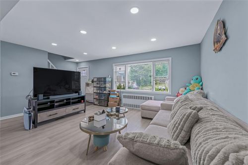 76 Thorens Ave, New Hyde Park, NY, 11040-5263 | Card Image