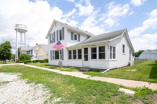 288 S Walnut St, Chebanse, IL, 60922-2012 | Card Image