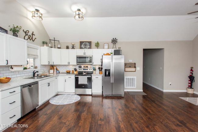 221 Kaysprings Cir, House other with 3 bedrooms, 2 bathrooms and null parking in Jacksboro TN | Image 8