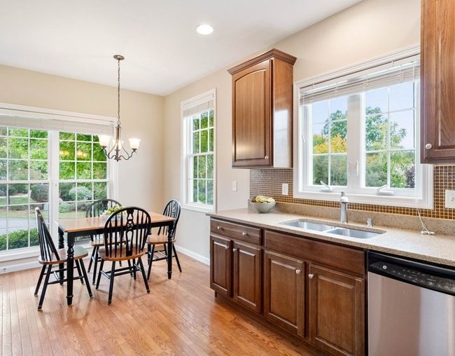 82 - 82 Buttercup Ln, Condo with 2 bedrooms, 3 bathrooms and 2 parking in South Grafton MA | Image 6