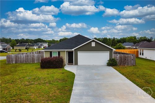 111 Auburn Cir, Glennville, GA, 30427-2573 | Card Image