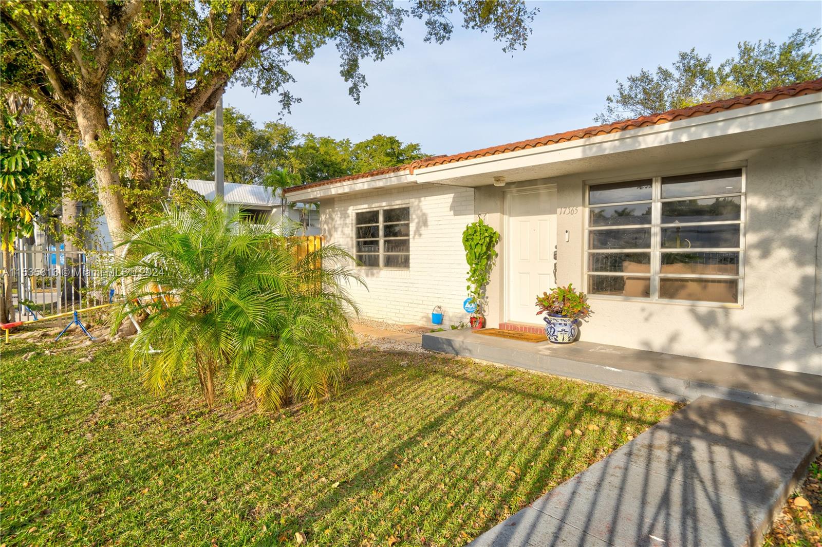 95th Ave, Palmetto Bay, FL 33157