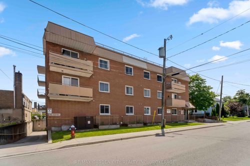 202-4692 Crysler Ave, Niagara Falls, ON, L2E3V8 | Card Image