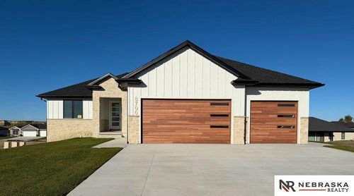 8700 Honeybee Ln, Lincoln, NE, 68526 | Card Image
