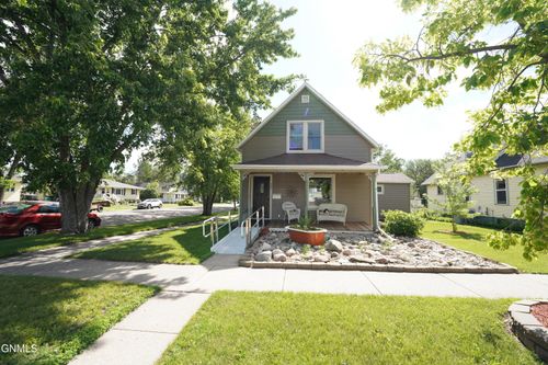501 6th Ave Se, Jamestown, ND, 58401-4320 | Card Image