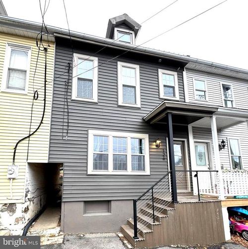 126 Vaux Ave, TREMONT, PA, 17981-1418 | Card Image