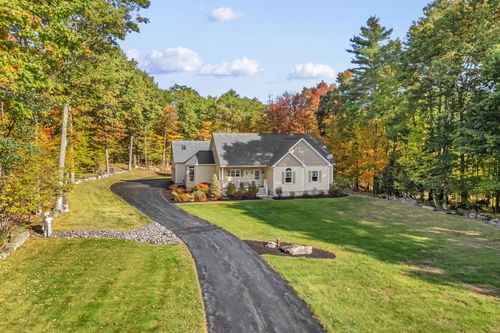 19 Daggett Dr, Raymond, ME, 04071-6443 | Card Image