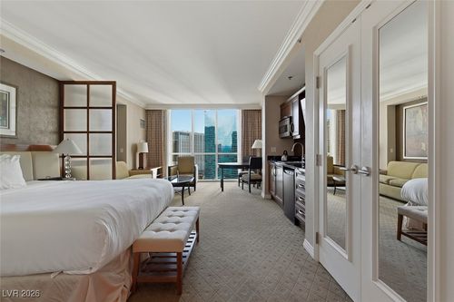 2419-135 E Harmon Ave, Las Vegas, NV, 89109-4503 | Card Image