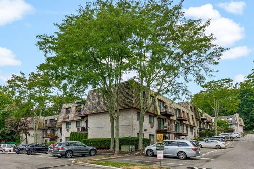 apt-352-555 Central Park Ave, Scarsdale, NY, 10583-1057 | Card Image