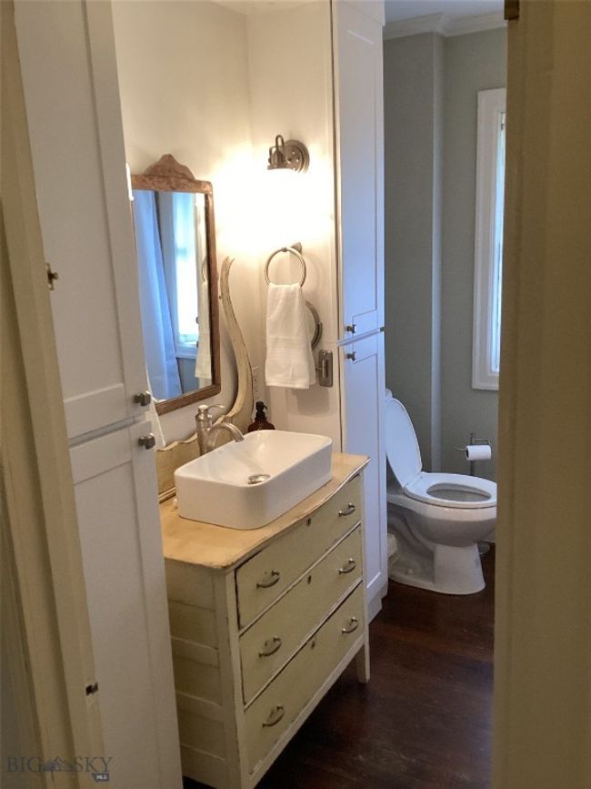 UPSTAIRS BATH | Image 45