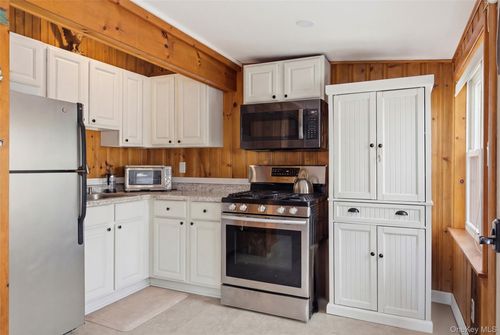 66 Chestnut Avenue, Brookhaven, NY, 11733 | Card Image