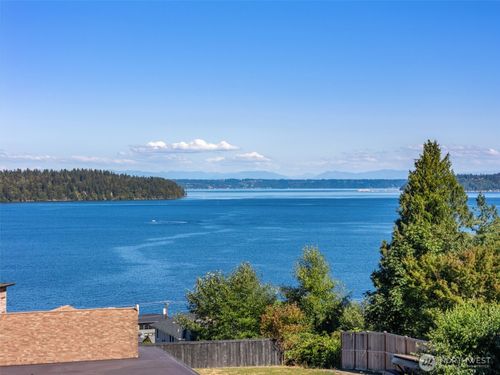 8102 E Seaview Dr, Port Orchard, WA, 98366-8565 | Card Image