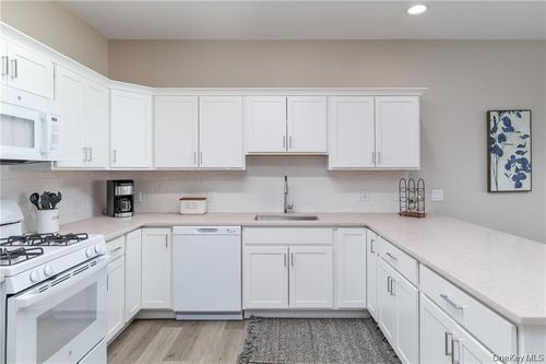 6 N Midland Ave, Nyack, NY, 10960-2573 | Card Image