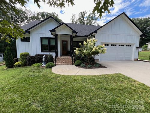 126 Redbud Ln, Troutman, NC, 28166-8687 | Card Image