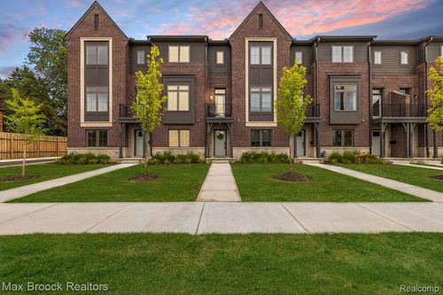 386 Notre Dame St, Grosse Pointe, MI, 48230-1521 | Card Image