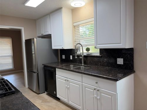 28922 Savannah Dr, Shenandoah, TX, 77381-1129 | Card Image