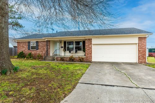 337 E 15th St, Claremore, OK, 74017-3103 | Card Image