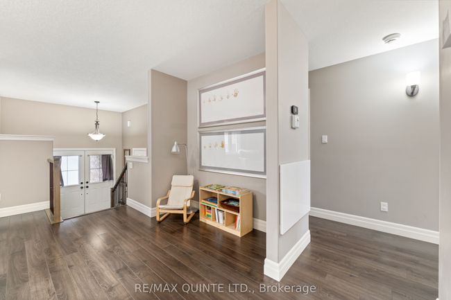 8 Mcintosh Cres, House other with 5 bedrooms, 2 bathrooms and 2 parking in Trenton ON | Image 5