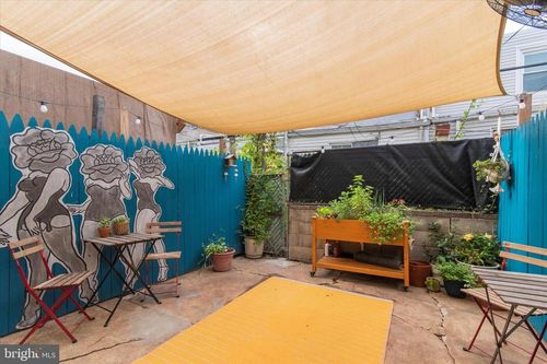 833 Almond St, PHILADELPHIA, PA, 19125-3510 | Card Image