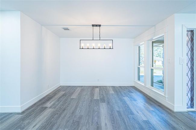8006 17 Th Green Dr, House other with 3 bedrooms, 2 bathrooms and 2 parking in Humble TX | Image 6