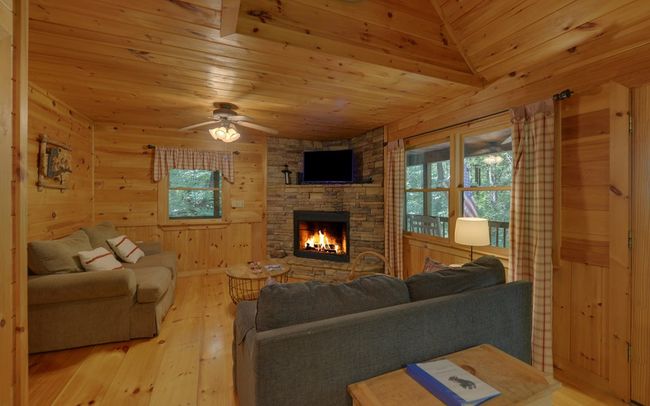 890 Mountain Lake Cir, Home with 3 bedrooms, 3 bathrooms and null parking in Blue Ridge GA | Image 32