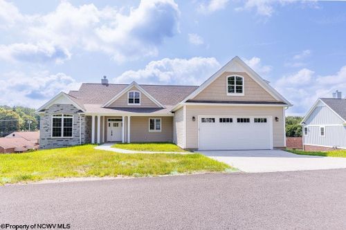 105 Lockwood Dr, Morgantown, WV, 26508 | Card Image