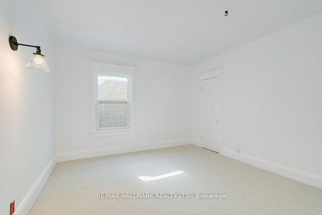 935 Kingston Rd, Home with 3 bedrooms, 2 bathrooms and 2 parking in Toronto ON | Image 8