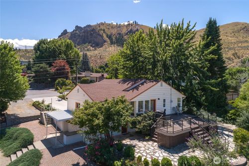 1310 Red Apple Rd, Wenatchee, WA, 98801-3227 | Card Image