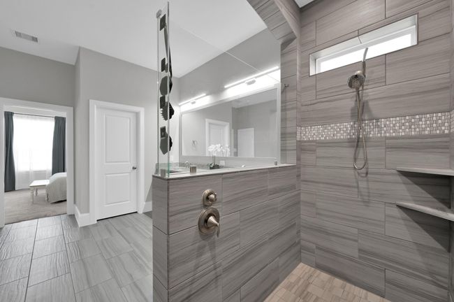 Huge walk-in sunken shower w/ dual rain & shower heads (see video) | Image 15