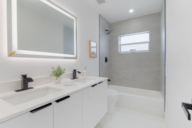 739 Se 11 Th Ave, House other with 3 bedrooms, 2 bathrooms and null parking in Deerfield Beach FL | Image 16