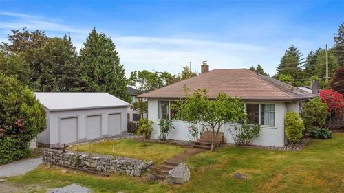 7489 Maple St, Mission, BC, V2V3N8 | Card Image