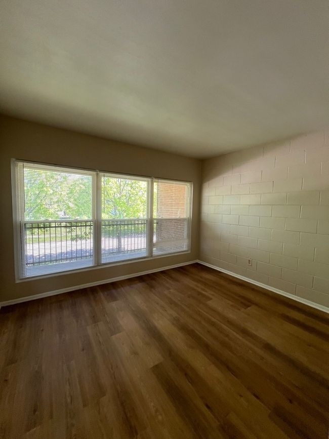 APT-2S - 2900 Elizabeth Ave, Condo with 2 bedrooms, 1 bathrooms and 1 parking in Zion IL | Image 9